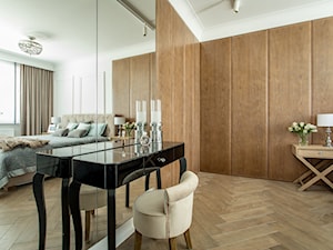 Aviator - Duża biała sypialnia, styl glamour - zdjęcie od emDesign home & decoration