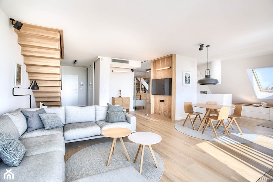 Apartament 140 - Duży biały salon z jadalnią, styl minimalistyczny - zdjęcie od emDesign home & decoration