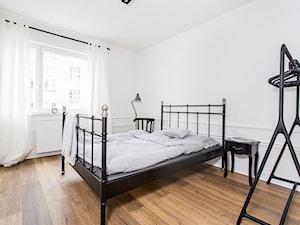 Apartment for rent - Średnia biała sypialnia, styl nowoczesny - zdjęcie od emDesign home & decoration