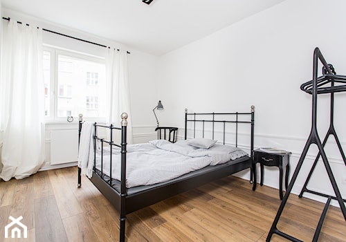 Apartment for rent - Średnia biała sypialnia, styl nowoczesny - zdjęcie od emDesign home & decoration