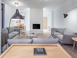 Carrara - Duży szary salon z jadalnią, styl minimalistyczny - zdjęcie od emDesign home & decoration