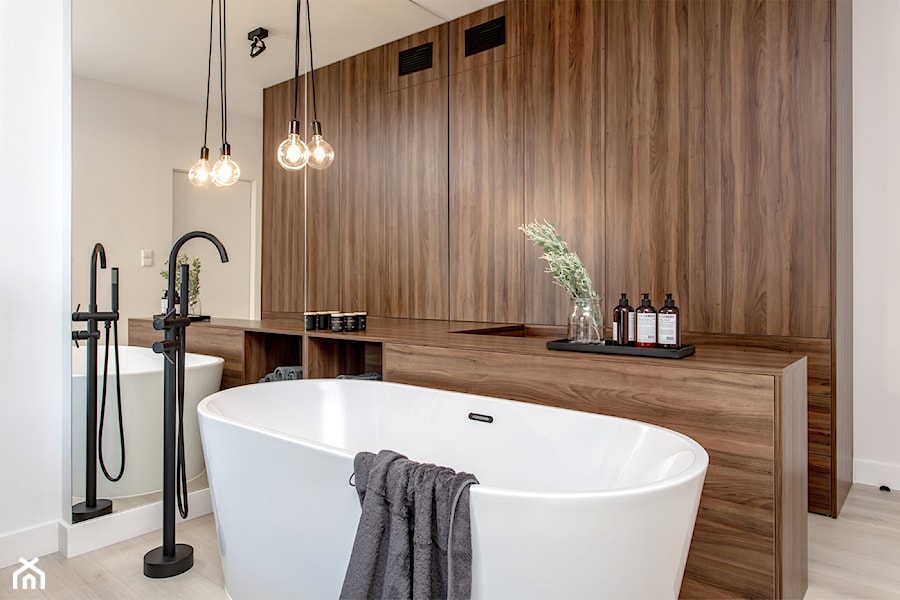 Orzech amerykański - Sypialnia z łazienką, styl minimalistyczny - zdjęcie od emDesign home & decoration
