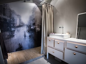 Dom na wsi - Średnia ze szkłem na ścianie łazienka, styl skandynawski - zdjęcie od emDesign home & decoration