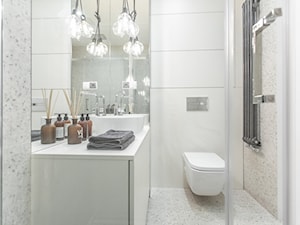 Orzech amerykański - Mała bez okna z lustrem łazienka, styl minimalistyczny - zdjęcie od emDesign home & decoration