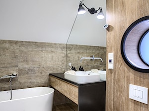 Apartament 140 - Mała na poddaszu bez okna z lustrem z marmurową podłogą łazienka, styl minimalistyczny - zdjęcie od emDesign home & decoration