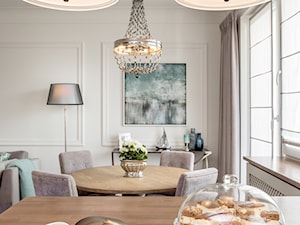 Aviator - Mały biały salon z jadalnią, styl glamour - zdjęcie od emDesign home & decoration