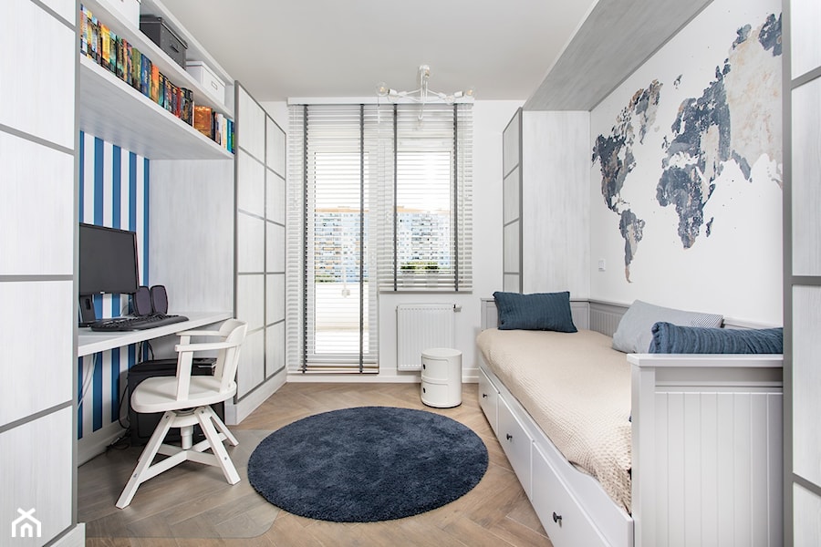Aviator - Średni biały pokój dziecka dla nastolatka dla chłopca dla dziewczynki, styl skandynawski - zdjęcie od emDesign home & decoration