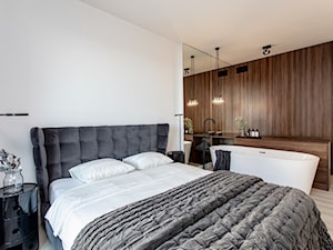 Orzech amerykański - Duża biała sypialnia z łazienką, styl minimalistyczny - zdjęcie od emDesign home & decoration