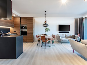 Orzech amerykański - Duży biały salon z kuchnią z jadalnią, styl minimalistyczny - zdjęcie od emDesign home & decoration