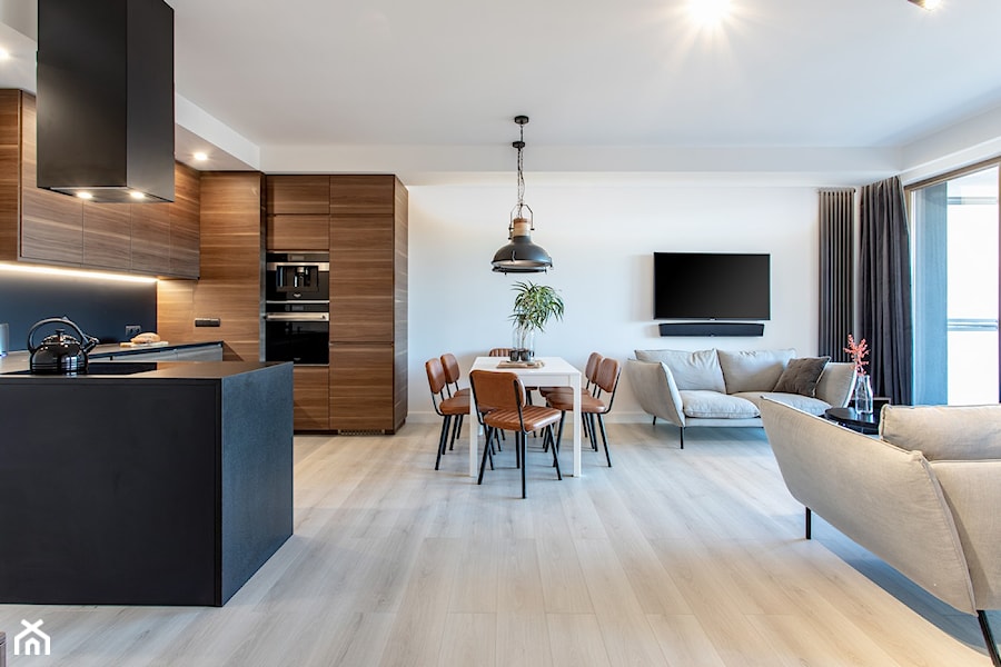 Orzech amerykański - Duży biały salon z kuchnią z jadalnią, styl minimalistyczny - zdjęcie od emDesign home & decoration