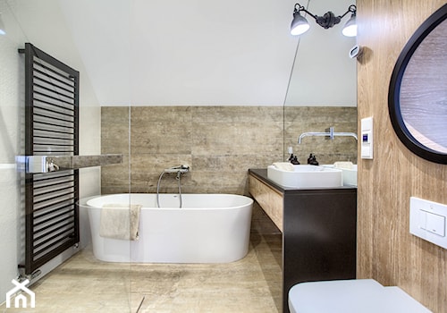 Apartament 140 - Średnia na poddaszu bez okna z lustrem łazienka, styl minimalistyczny - zdjęcie od emDesign home & decoration
