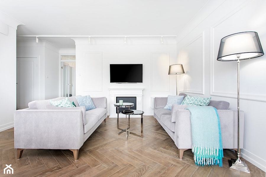 Aviator - Mały biały salon, styl glamour - zdjęcie od emDesign home & decoration
