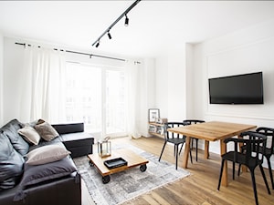 Apartment for rent - Mały biały salon z jadalnią z tarasem / balkonem, styl nowoczesny - zdjęcie od emDesign home & decoration