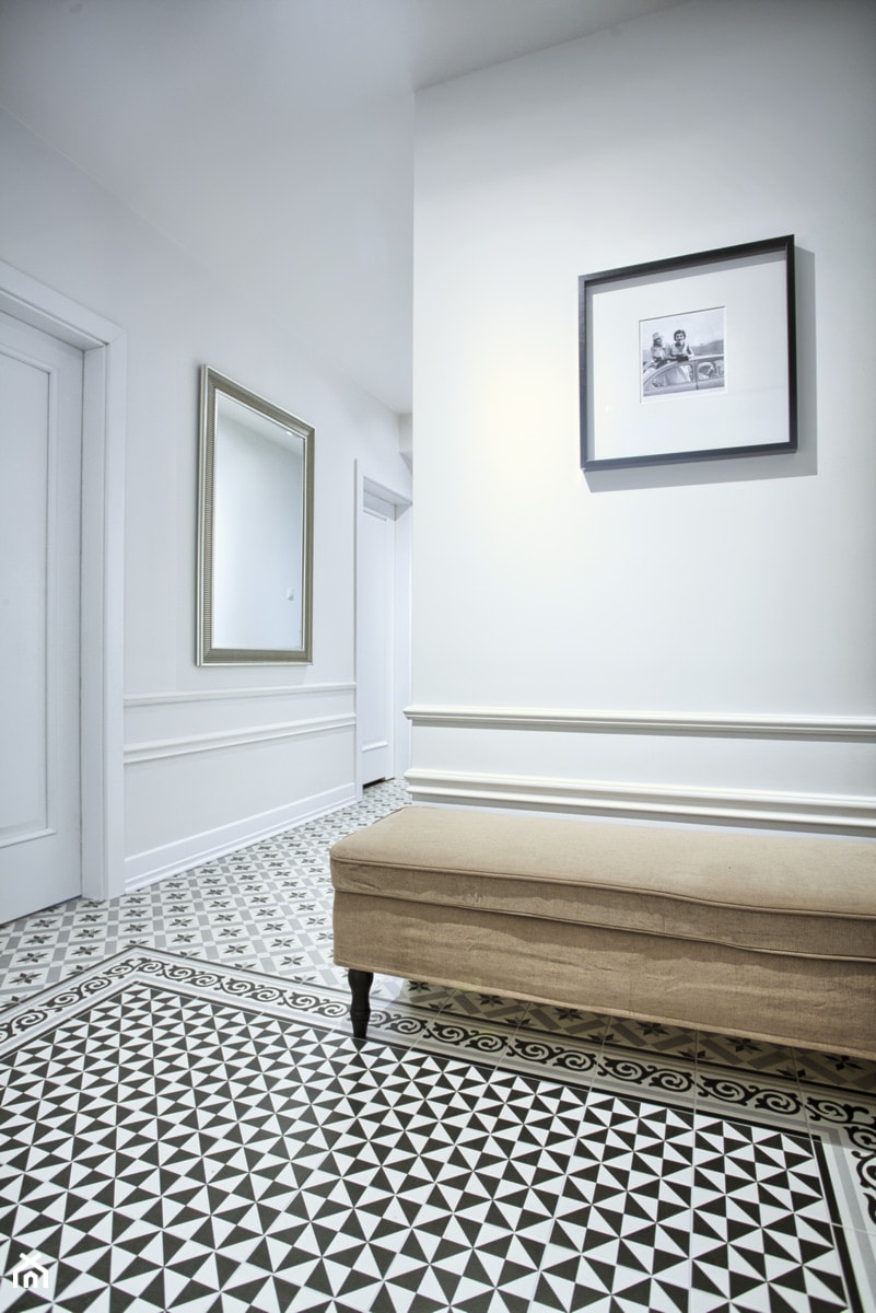Apartment for rent - Średni biały hol / przedpokój, styl tradycyjny - zdjęcie od emDesign home & decoration