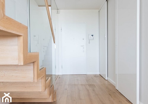 Apartament 140 - Średni biały hol / przedpokój, styl minimalistyczny - zdjęcie od emDesign home & decoration