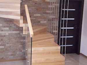 Schody Jesionowe dywanowe - zdjęcie od Jarosz-schody