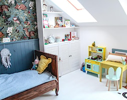 nowy dom - Średni biały pokój dziecka dla dziecka dla chłopca, styl skandynawski - zdjęcie od homeonthehill.pl - Homebook