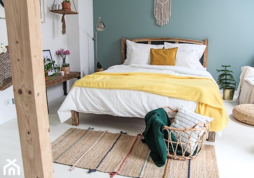 nowy dom - Średnia biała szara sypialnia, styl rustykalny - zdjęcie od homeonthehill.pl