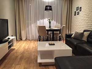 Mieszkanie 47m2 - Mały beżowy biały salon z jadalnią, styl minimalistyczny - zdjęcie od outt