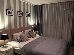 Mieszkanie 47m2 - Mała biała szara sypialnia, styl nowoczesny - zdjęcie od outt