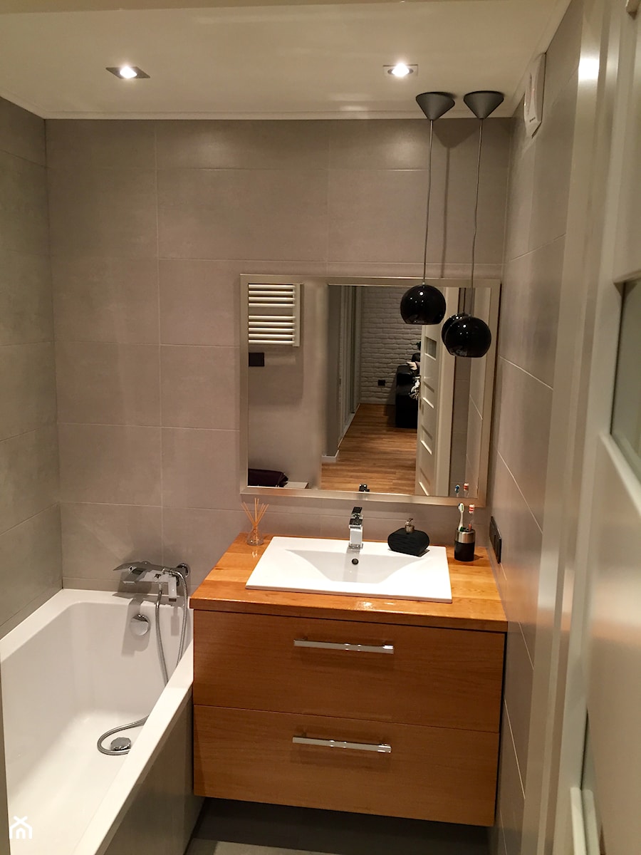 Mieszkanie 47m2 - Z punktowym oświetleniem łazienka, styl minimalistyczny - zdjęcie od outt