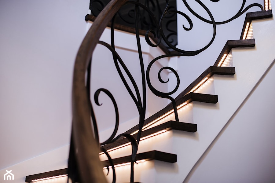 kręte schody - zdjęcie od pf design
