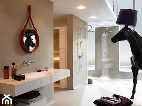 Aranżacje wnętrz - Łazienka: Axor Showers by Front - Duża z lustrem z punktowym oświetleniem łazienka z oknem, styl glamour - Hansgrohe. Przeglądaj, dodawaj i zapisuj najlepsze zdjęcia, pomysły i inspiracje designerskie. W bazie mamy już prawie milion fotografii!