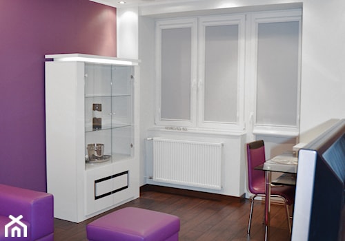 Mieszkanie w stylu Glamour - Mały fioletowy salon, styl glamour - zdjęcie od Pixellence