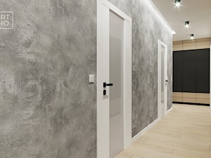 Korytarz z betonową ścianą - zdjęcie od Miliart Studio