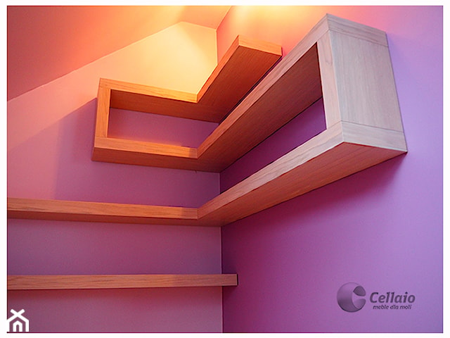 Cellaio - półki pod skosami poddaszowymi lub schodami