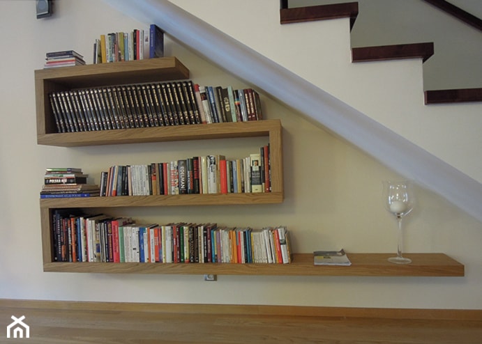 Półki pod schodami - Schody - zdjęcie od Cellaio - półki na książki - Homebook