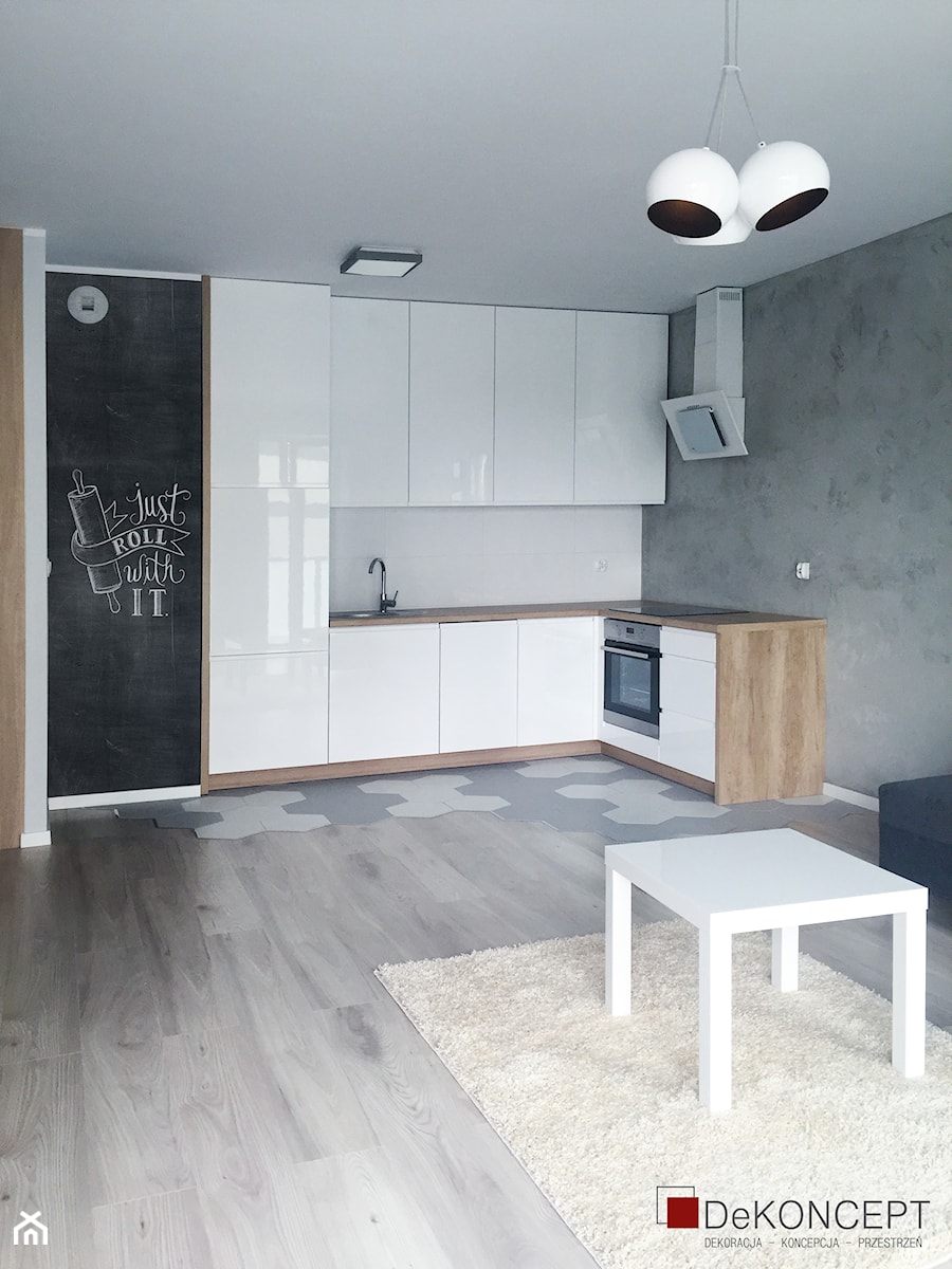 AMSTERDAM - Mała otwarta z salonem biała czarna szara z zabudowaną lodówką z podblatowym zlewozmywakiem kuchnia w kształcie litery l, styl minimalistyczny - zdjęcie od Dekoncept