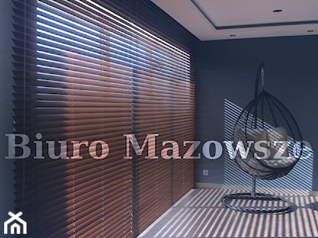 Aranżacje wnętrz - Salon: Żaluzje drewniane 50mm - Biuro Mazowsze. Przeglądaj, dodawaj i zapisuj najlepsze zdjęcia, pomysły i inspiracje designerskie. W bazie mamy już prawie milion fotografii!