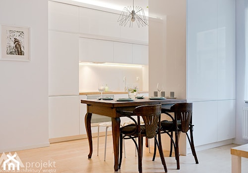 Średnia biała jadalnia w salonie, styl nowoczesny - zdjęcie od biuro@miprojekt.pl