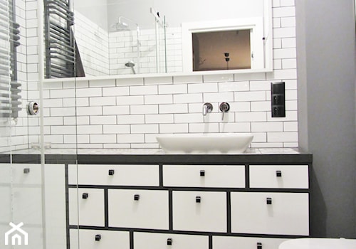 Łazienka czarno-biała - Mała bez okna łazienka, styl tradycyjny - zdjęcie od MOA design