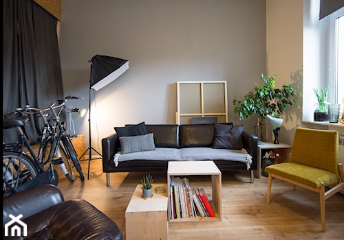 Mieszkanie w kamienicy - konkurs - Mały szary salon, styl vintage - zdjęcie od MOA design
