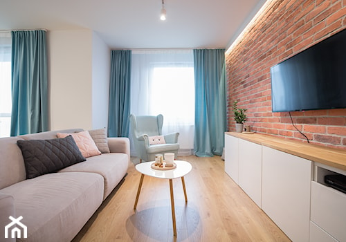 Mieszkanie w stylu moadesign - Mały biały brązowy salon, styl skandynawski - zdjęcie od MOA design