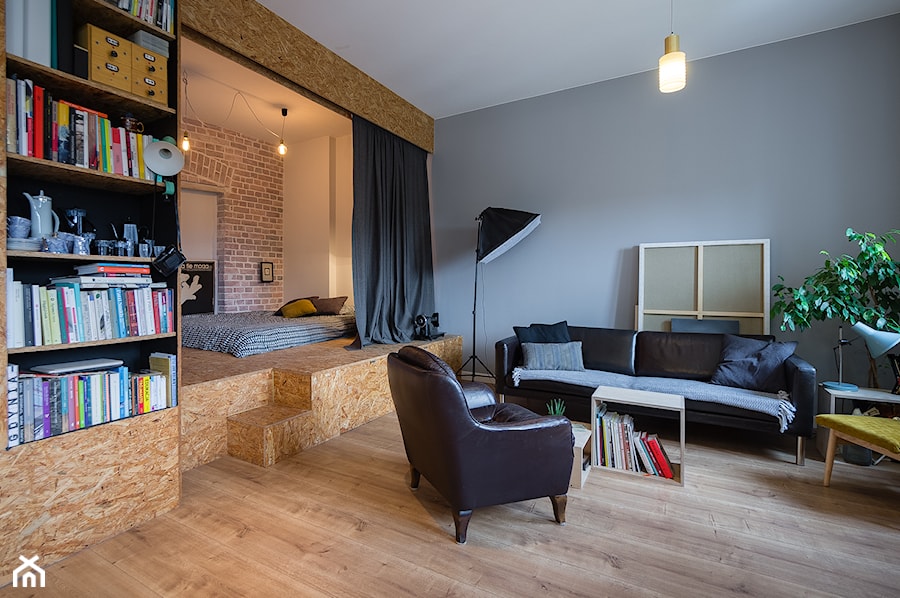 Mieszkanie w kamienicy - konkurs - Mały szary salon, styl nowoczesny - zdjęcie od MOA design