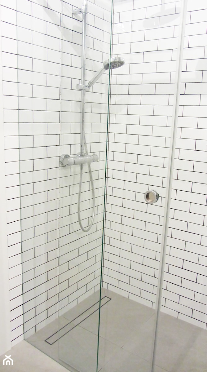 Łazienka czarno-biała - Mała bez okna łazienka, styl industrialny - zdjęcie od MOA design