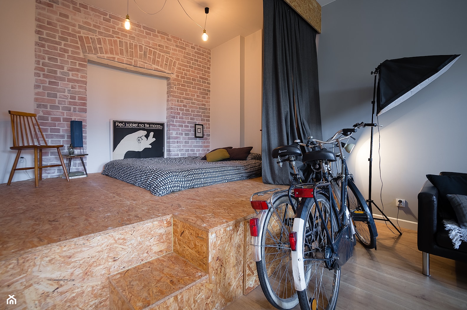 Mieszkanie w kamienicy - konkurs - Średnia biała szara sypialnia, styl vintage - zdjęcie od MOA design - Homebook