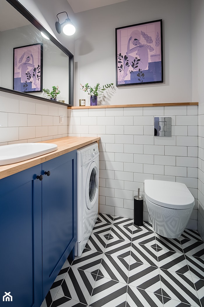 Mała łazienka z niebieskim akcentem - zdjęcie od MOA design - Homebook