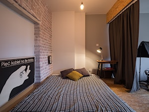 Mieszkanie w kamienicy - konkurs - Mała biała szara z biurkiem sypialnia, styl nowoczesny - zdjęcie od MOA design