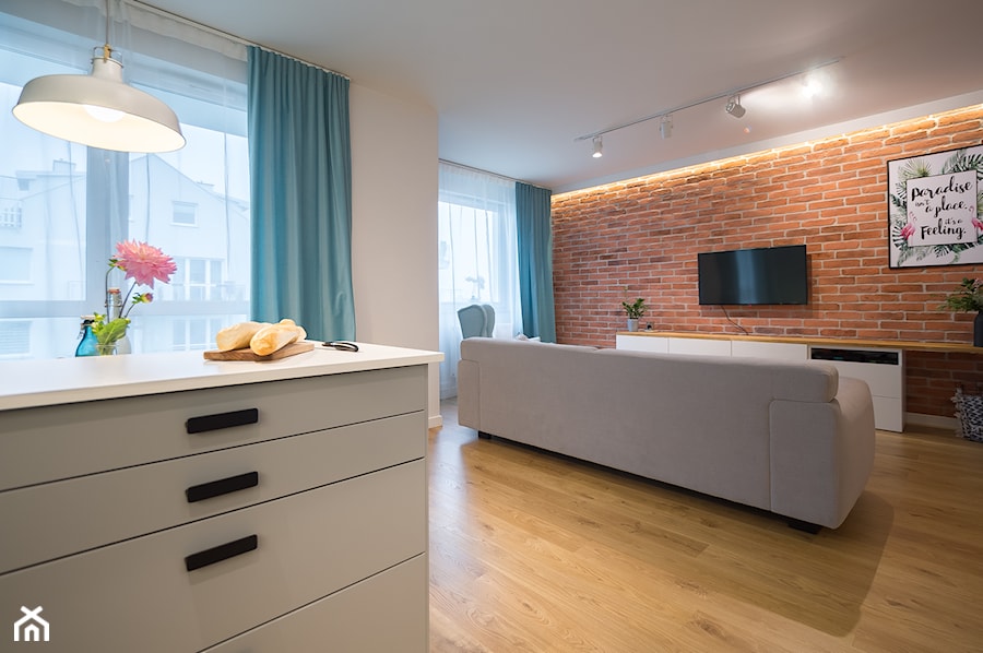 Mieszkanie w stylu moadesign - Średni biały brązowy salon, styl skandynawski - zdjęcie od MOA design