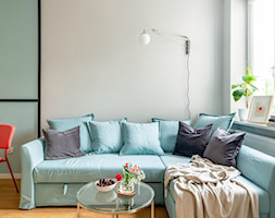 salon z błękitną sofą - zdjęcie od MOA design - Homebook
