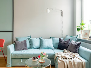 salon z błękitną sofą - zdjęcie od MOA design
