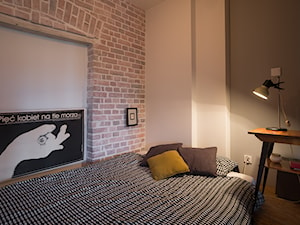 Mieszkanie w kamienicy - konkurs - Średnia biała szara z biurkiem sypialnia, styl vintage - zdjęcie od MOA design