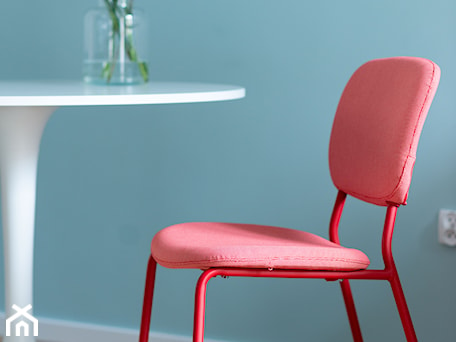 Aranżacje wnętrz - Salon: Kolorowe krzesło - MOA design. Przeglądaj, dodawaj i zapisuj najlepsze zdjęcia, pomysły i inspiracje designerskie. W bazie mamy już prawie milion fotografii!