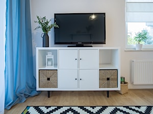 Mieszkanie na wynajem w Gdańsku - Mały biały salon, styl skandynawski - zdjęcie od MOA design