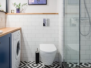 Mała łazienka z niebieskim akcentem - zdjęcie od MOA design