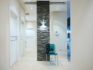 Apartament, Neptun Park 102 m - Średni beżowy szary hol / przedpokój, styl nowoczesny - zdjęcie od MK ARCHITEKTURA WNĘTRZ I KRAJOBRAZU